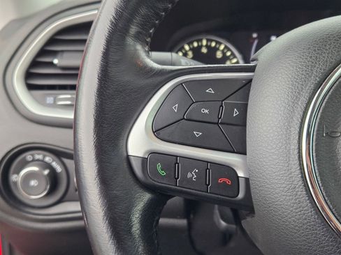 Used 2019 Jeep Renegade Latitude w/ Cold Weather Group image 39