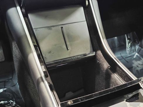 Used 2021 Tesla Model Y Long Range image 19