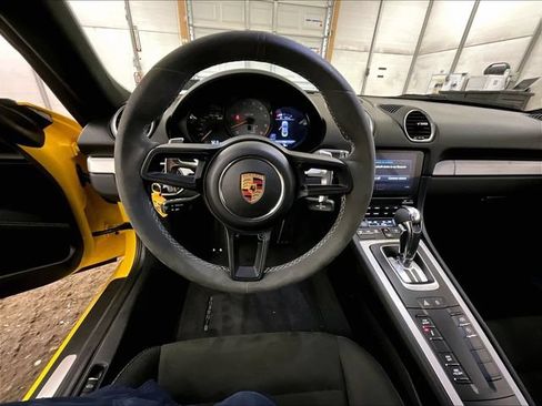 Used 2022 Porsche 718 Cayman GT4 RWD image 5