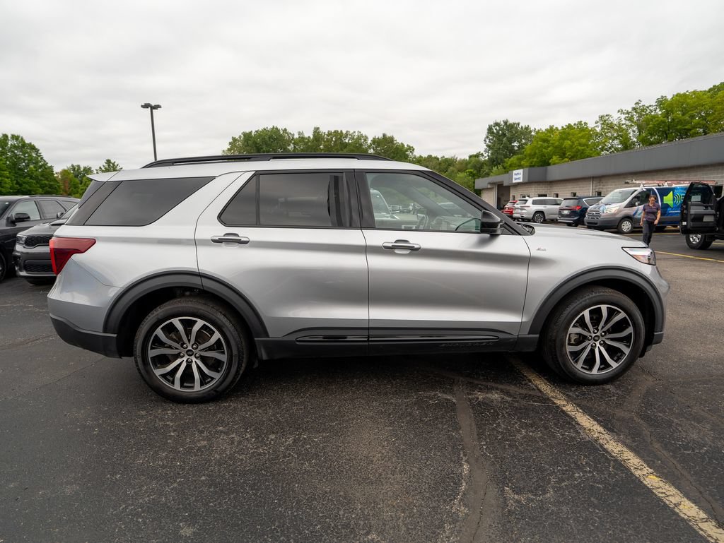 Used 2023 Ford Explorer ST-Line AWD/4WD image 5