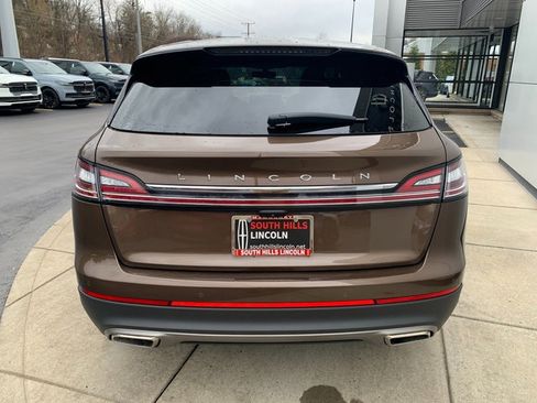 Used 2022 Lincoln Nautilus AWD image 4