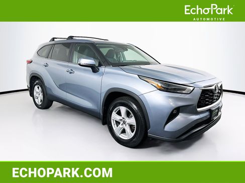 Used 2023 Toyota Highlander LE image 1
