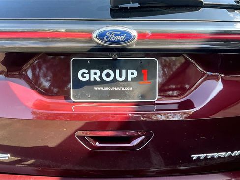 Used 2017 Ford Edge Titanium w/ Equipment Group 301A AWD/4WD image 33