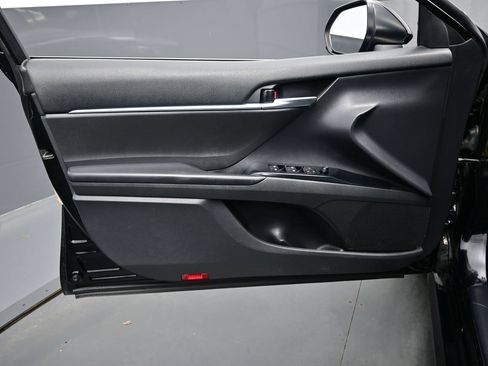 Used 2020 Toyota Camry LE FWD image 9