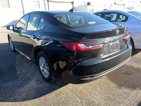 Used 2025 Toyota Camry LE image 4