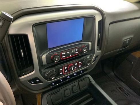 Used 2015 GMC Sierra 1500 SLT w/ SLT Preferred Package AWD/4WD image 18