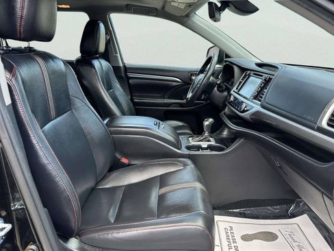 Used 2019 Toyota Highlander SE AWD/4WD image 29