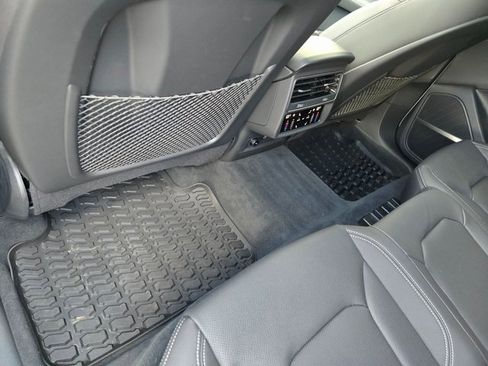 Used 2025 Audi Q8 Premium Plus image 38