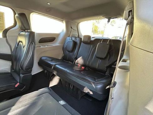 Certified 2023 Chrysler Pacifica Touring-L FWD image 45