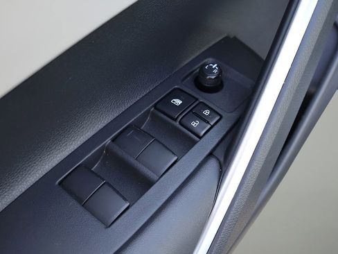 Certified 2023 Toyota Corolla Cross L image 9