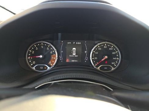 Used 2019 Jeep Renegade Latitude w/ Popular Equipment Group image 11