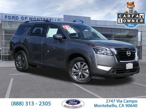 Used 2025 Nissan Pathfinder SV FWD image 1