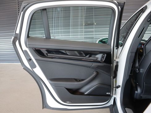 Used 2025 Porsche Panamera image 25