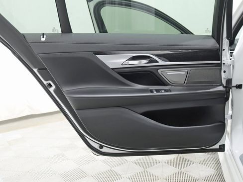 Used 2019 BMW 750i xDrive w/ M Sport Package image 40