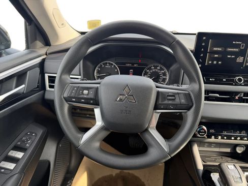 New 2026 Mitsubishi Outlander ES image 13