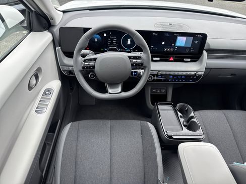 New 2025 Hyundai Ioniq 5 SE image 16