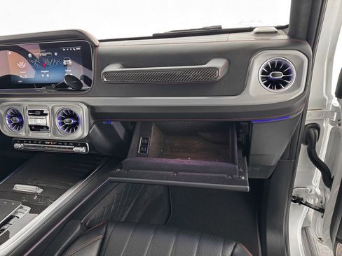 Used 2025 Mercedes-Benz G 63 AMG 4MATIC image 32