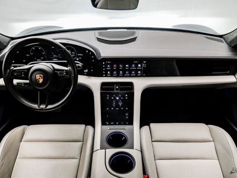 Used 2020 Porsche Taycan Turbo image 29