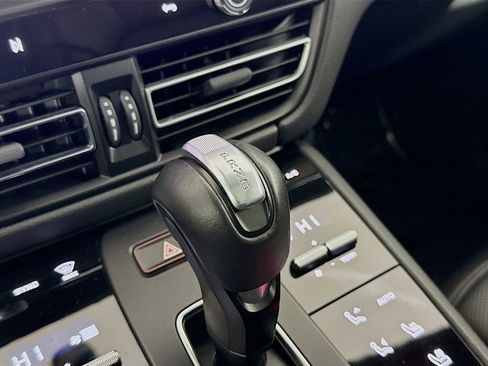 Used 2024 Porsche Macan image 21