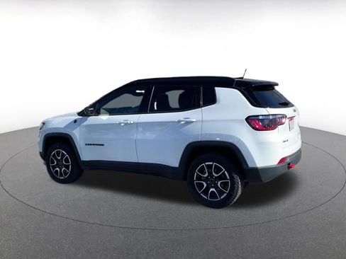 Used 2025 Jeep Compass Trailhawk AWD/4WD image 10