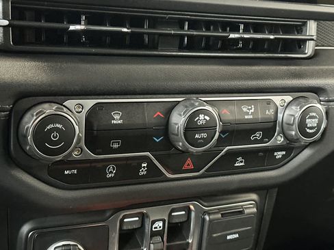 Used 2024 Jeep Gladiator Rubicon image 21