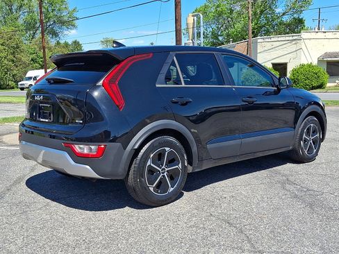 Used 2023 Kia Niro LX FWD image 6