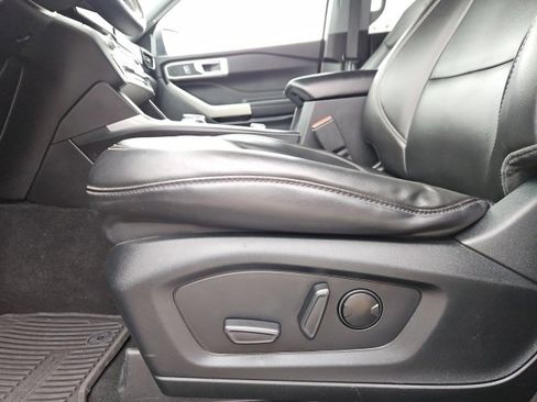 Used 2023 Ford Explorer XLT w/ Equipment Group 202A image 31