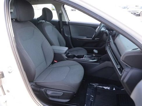 Used 2025 Kia K4 FWD image 26