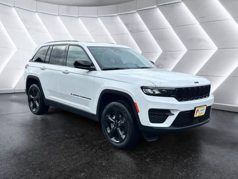 New 2025 Jeep Grand Cherokee Altitude AWD/4WD image 8