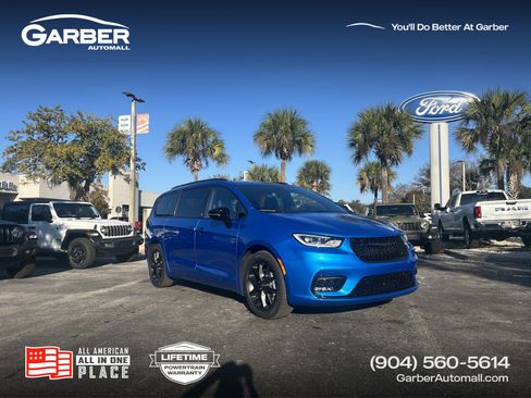 New 2026 Chrysler Pacifica Limited w/ S Appearance Package image 1