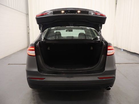 Used 2020 Ford Fusion SE image 18