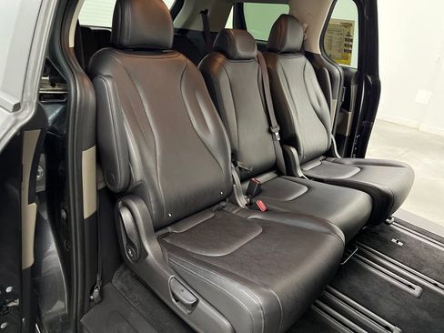 Used 2026 Kia Carnival LXS FWD image 26