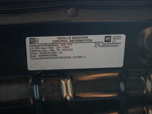 Used 2025 Chevrolet Trax LT w/ Driver Confidence Package FWD image 25