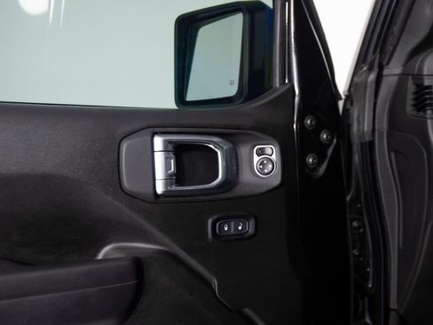 Used 2024 Jeep Wrangler Unlimited w/ Convenience Group AWD/4WD image 11