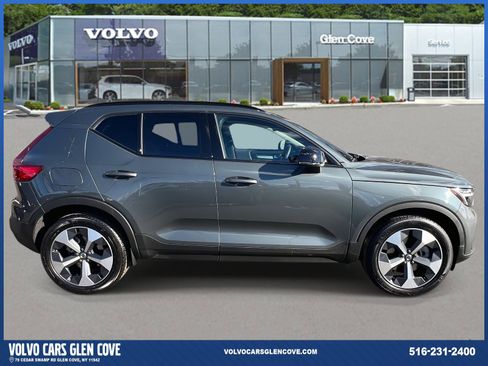 Used 2026 Volvo XC40 B5 Core w/ Climate Package image 3