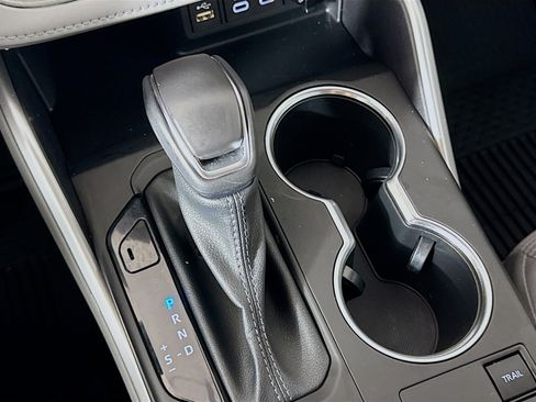 Certified 2023 Toyota Highlander LE image 17