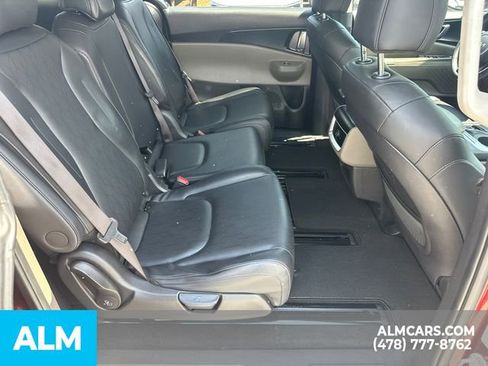 Used 2025 Kia Carnival FWD image 17