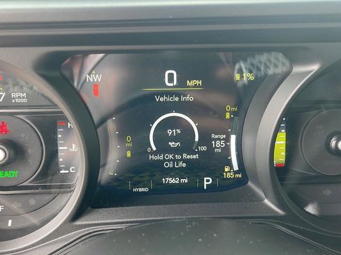 Used 2025 Jeep Wrangler Sahara image 11