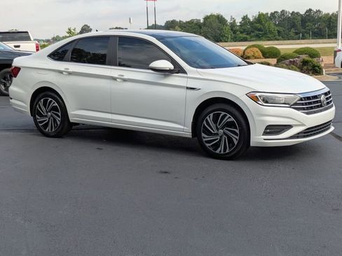 Used 2020 Volkswagen Jetta SEL Premium FWD image 2