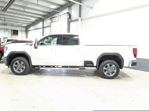 Used 2025 GMC Sierra 3500 SLT w/ SLT Premium Package AWD/4WD image 6