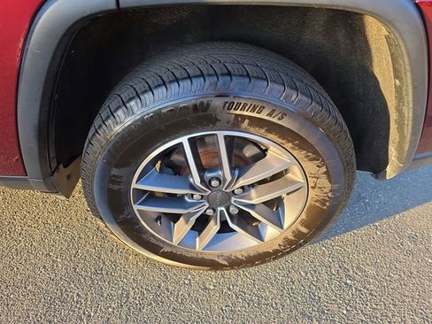 Used 2020 Jeep Grand Cherokee Laredo w/ Laredo X Package image 49