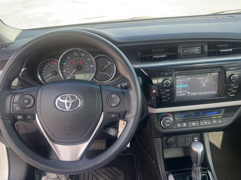 Used 2015 Toyota Corolla LE FWD image 9