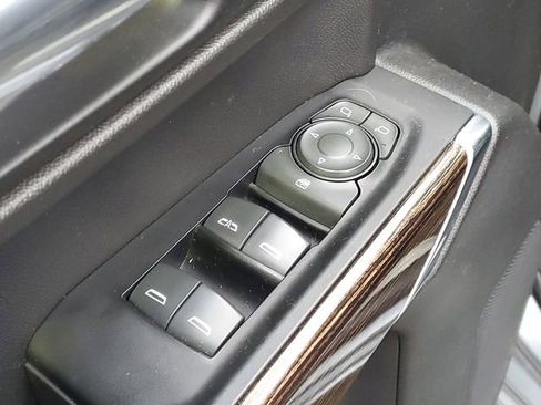 Used 2019 GMC Sierra 1500 SLE w/ SLE Value Package image 9