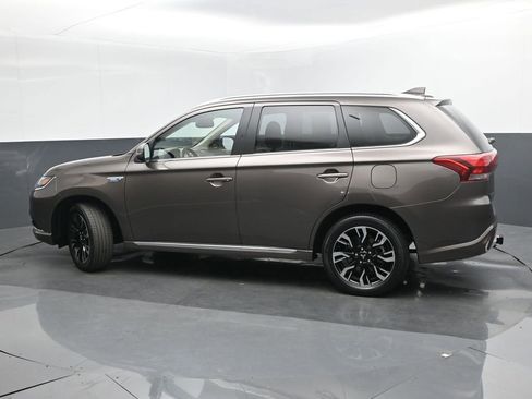Used 2018 Mitsubishi Outlander GT AWD/4WD image 3
