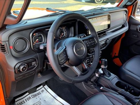 Certified 2025 Jeep Wrangler Unlimited Rubicon image 16