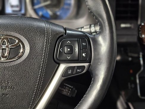 Used 2018 Toyota Sienna Limited image 30