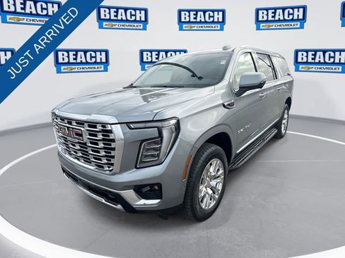 Used 2025 GMC Yukon XL Denali image 1