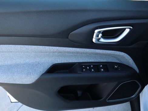 New 2026 Jeep Compass Latitude image 15