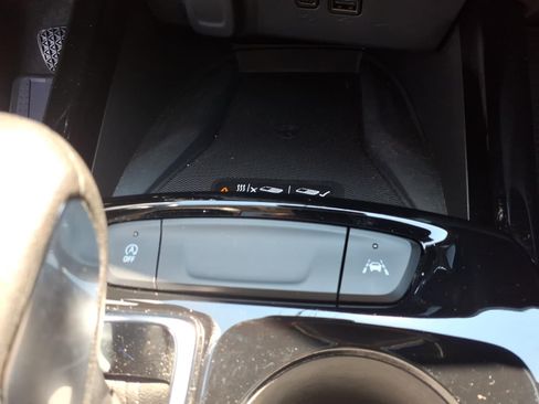 Used 2025 Chevrolet Trax ACTIV w/ Sunroof Package FWD image 24