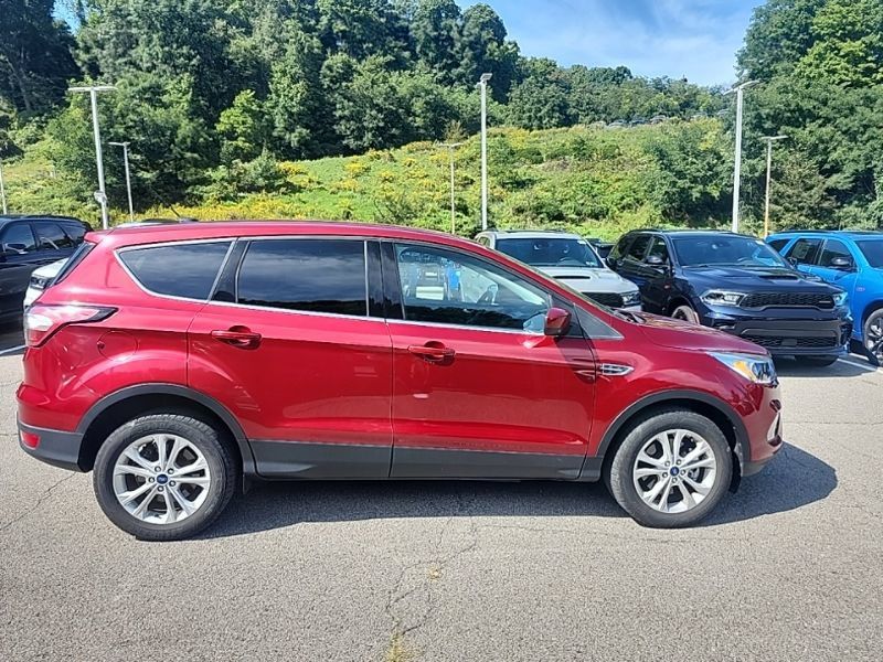 Used 2017 Ford Escape SE w/ SE Cold Weather Package AWD/4WD image 5